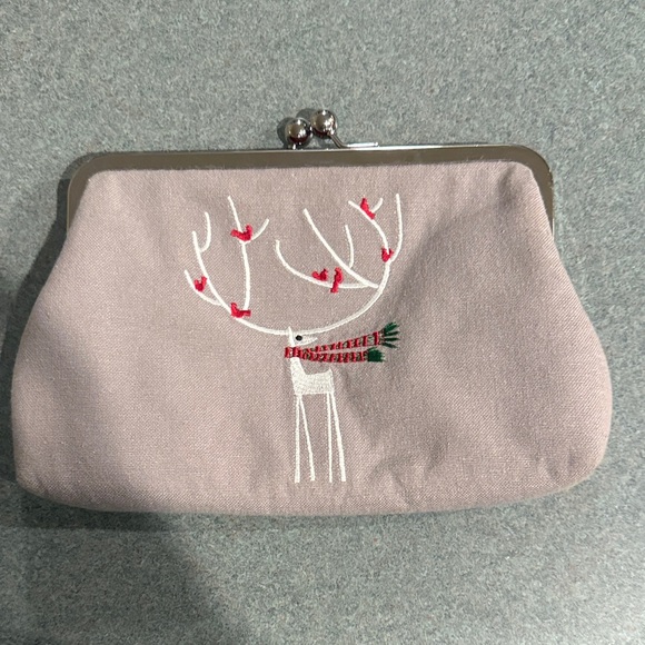 mermaids Dream Handbags - Elegant Reindeer Embroidered Clutch - Light Pink